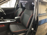 運転席はドライバーが居心地や運転席の快適性を左右する大切な場所です。目立った汚れもなくホールド感も良いので、心地よく使用いただけると思います。