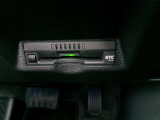 ETC車載器を装備しています。高速道路の料金所もストレスなく通行できます。すっきりとしたビルトインタイプですよ。