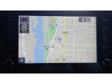 トヨタ純正ナビ付。スマホをつないでアプリでナビや音楽、電話やLINEなど便利に使用が可能です。