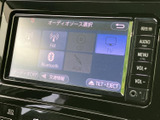 AM・FMやBluetooth、テレビなどのソースが画面に並び、使いたい音源を選びやすい構成です。オーディオを使わない設定も表示され、日々の移動に合わせて活用できます。