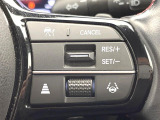 【ホンダセンシング】走行中に前方の車両等を認識し、衝突しそうな時は警報とブレーキで衝突回避と被害軽減をアシスト。より安全にドライブをお楽しみいただけます。
