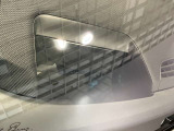 ヘッドアップディスプレイは、視線を移動することなくルートガイド中の方向や距離、車速など走行に必要な情報をフロントウインドウに重ねて表示する事ができます