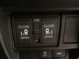 リアドアは乗り降りに便利な両側電動スライドドアです。また運転席に座っていながらスイッチ操作で自在にスライドドアを開け閉めできます。