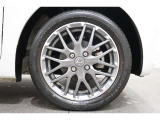 純正のアルミホイールが足元を飾ります!タイヤサイズは 165/55R15 です。