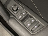 ◆パワーウィンドウです。運転席から助手席や後部座席の窓の開閉操作が可能です。◆
