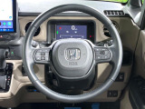インテリアに合わせたデザインのステアリングは、運転される方のことも考え、運転しやすい形状、大きさです。是非一度、実際に触ってお確かめください。