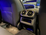 総在庫で600台ほどの取り扱いがございます。弊社デモカー使用の車両やメーカー使用の車両などもご紹介ができます。