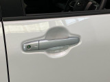品質へのこだわり!フロアマットやシートなど車内をキレイに清掃し、ニオイや汚れなどを徹底的にクリーニングしてもらっております。室内はピカピカです☆