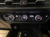 ダブルエアコンは、運転席と助手席でそれぞれ異なる温度を設定できます。