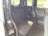 スライドドアなら狭い駐車場でもドアをぶつける心配がありません。ステップが低く乗り降りもしやすいです。