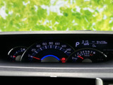 速度や燃料残量、シフト位置など、運転に必要な情報をまとめて確認できるメーターです。表示が見渡しやすい配置で、走行中も必要な情報を把握しやすく、日々の運転をサポートしてくれます。