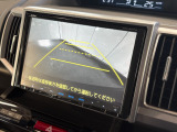 バックカメラを装備!後退時にナビ画面へ車両後方の映像を表示し、目視では確認しにくい場所の安全確認をサポート。狭い駐車場での車庫入れや縦列駐車にも役立つ、嬉しい装備です。