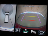 前後左右4つのカメラを合成して上から見ているような感覚で駐車を行っていただけます♪ 切り替えスイッチであらゆるカメラモードに切り替えが可能です!