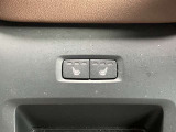 後部座席シートヒータースイッチ類