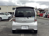 雨の日は中古車は選びにくいですよね。でも当店なら安心です。電話予約を頂ければ屋根下へ移動させて頂きます。雨でもじっくりご検討いただけます。