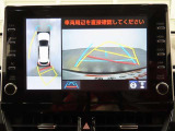 パノラミックビューモニター付きです。車両を上から見たような映像をディスプレイオーディオ画面に表示。運転席からの目視だけでは見にくい、車両周辺の状況をリアルタイムでしっかり確認できます。