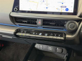 自動で車内温度を調整してくれる【オートエアコン】付きです