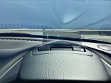車速やナビのルート誘導などを表示してくれるアクティブ・ドライビング・ディスプレイ。視線や焦点調節が少なく済み、気持ちよく安全に運転を楽しめます。