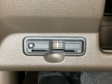 ハンドルの左下にETCがついています。高速道路の料金所の通過も楽々です。 カードの取り出しもしやすい場所についています。