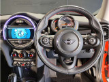 ミニ独特のゴーカートフィーリングと呼ばれる軽快なハンドリングはAT車、MT車のどちらでも楽しめます。