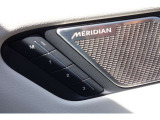 英国のオーディオメーカーMERIDIAN Audioは、その優れたサウンドで高い評価を受けています。数々の受賞歴を誇る同社のサウンドシステムは、長年にわたる音響心理学の研究をもとに、リアルなサウンドを実現。