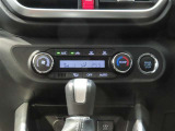 エアコンはオートエアコンです。車内を一年中快適な温度にキープできます。