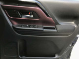 運転席のドアトリムとパワーウィンドウスイッチです。