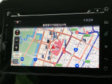 道路や周辺施設が色分けされた地図で表示され、目的地までの位置関係を把握しやすい画面です。現在地周辺の確認や行き先の設定に役立ち、慣れない場所でも便利に使えます。