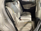 人間が歩行時に行っている「頭部の安定(目線の安定)」を車内でも再現する為、骨盤を支えて姿勢を崩しにくくするシート設計が取り入れられています!