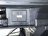スマートフォンやお手持ちの機器のバッテリー残量が少なくなっても、運転中に充電ができるので安心ですね!