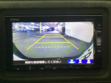 後方確認はお任せ! リアカメラ装備でバック駐車をサポートします。