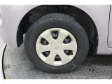 タイヤサイズは155/80R13になります。溝数は約3ミリです。