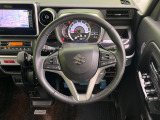 【純正革巻きステアリング】上質な革を使用することで、手にしっかり馴染みとても運転しやすいハンドルです♪