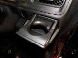 運転席の届きやすいところにドリンクホルダーがついています。視線をそらすことなく手に取れるので運転に集中できて安心ですね。