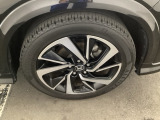 足元が引き立つアルミホイールです。車全体のイメージがアップします。
