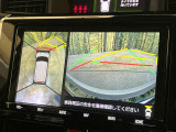 【パノラミックビューモニター】専用のカメラにより、上から見下ろしたような視点で360度クルマの周囲を確認することができます☆死角部分も確認しやすく、狭い場所での切り返しや駐車もスムーズに行えます。