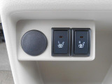 運転席に加え、助手席にもシートヒーターを装備。寒い日でも快適なドライブが楽しめます。