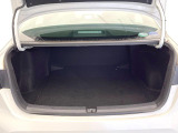 積み下ろしのしやすいデッキにはたっぷりと荷物を積み込んでいただけます。遊びから仕事まで、様々なシーンで頼れます♪
