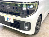 【LEDヘッドライト】悪天候や夜間走行時も良好な視界を確保し安心して運転できる高輝度LEDヘッドライトを装備!点灯速度が早く、消費電力も抑えられています。
