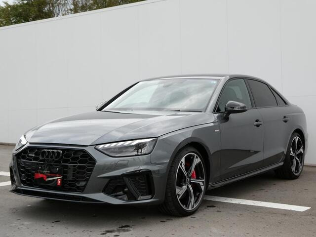 A4 Sライン コンペティション プラス 4WD