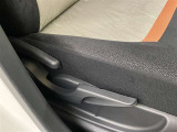 運転席シ-ト上下アジャスター付き車両です。
