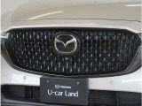 【フロントレーダーセンサー】フロントレーダーセンサーから送信される電波が前方車や障害物に反射し、もどってきた電波を検知することで制御しています。