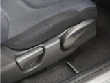 ◆シートハイトアジャスター◆運転席を上下に高さ調節ができます!運転ポジションを体格に合わせてシート調整できます。