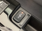 運転席と助手席にはシートヒーターが付いています☆寒い時期に腰周りを温めてくれるので体全体が温まりやすいのは勿論、暖房と違い顔に風が当たらないので、乾燥肌やドライアイの方でも大丈夫☆