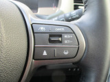 Hondaセンシングの機能のひとつ、アダプティブクルーズコントロール付!アクセルから足を離しても設定したスピードと前車との車間を保ち走行してくれます!車線維持もアシスト☆高速道路で疲労軽減ですね☆
