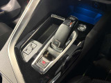 シフトレバーも操作性良く出来ています。運転しながらドライブモードを切り替え可能です。