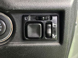 電動格納ドアミラー操作ボタン