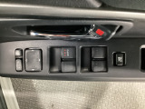 電動ドアミラーとパワーウインドースイッチ。