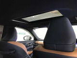 ムーンルーフ☆車内に日光や風をとりこみながら快適な室内空間でドライブもいいですね☆