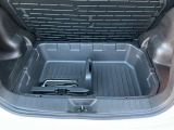 床下収納も付いているので普段使わない洗車道具なども収納出来ますね♪